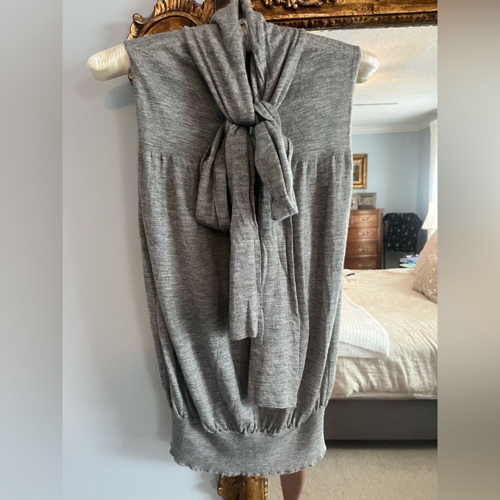 Agnona Cashmere and Silk Gray Sleeveless Knit Top with Bow, Italy Size 44/10 US